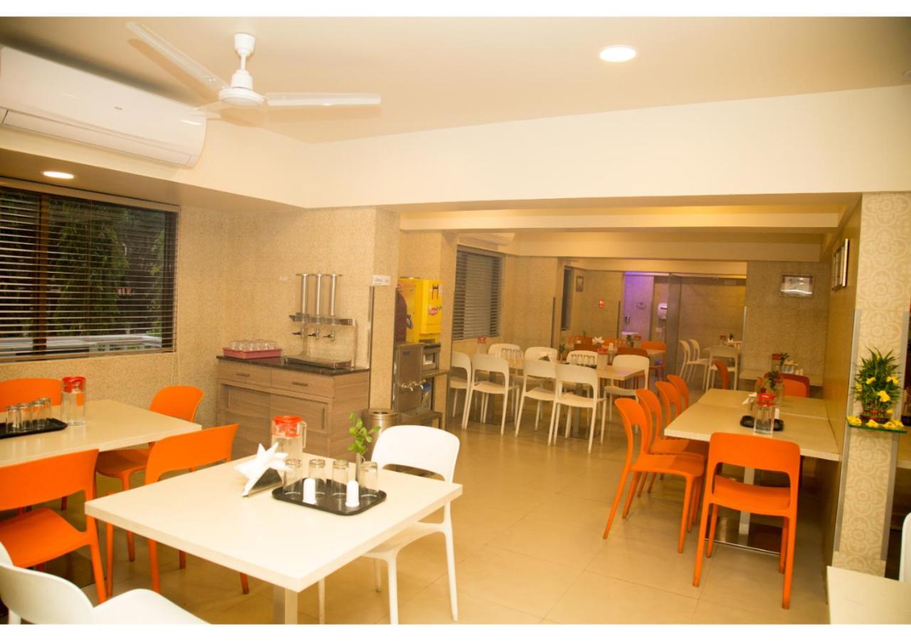 Ashok Deluxe Apartments, Marol Andheri East Mumbai  Buitenkant foto