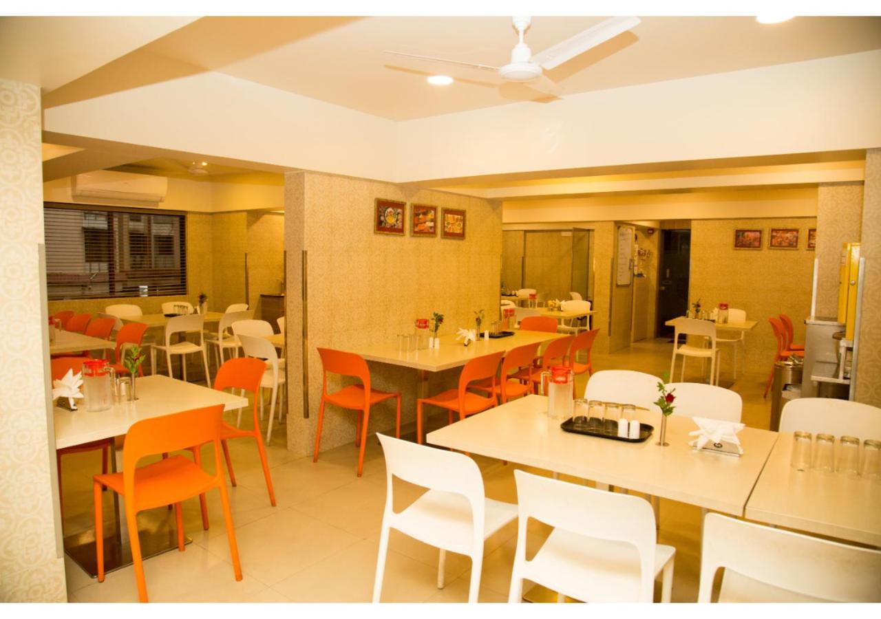 Ashok Deluxe Apartments, Marol Andheri East Mumbai  Buitenkant foto