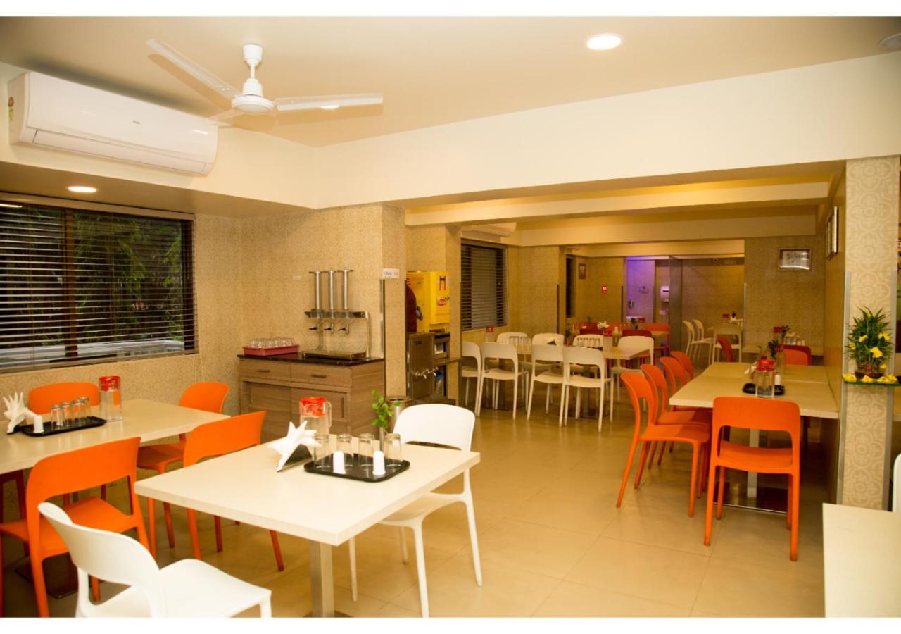 Ashok Deluxe Apartments, Marol Andheri East Mumbai  Buitenkant foto